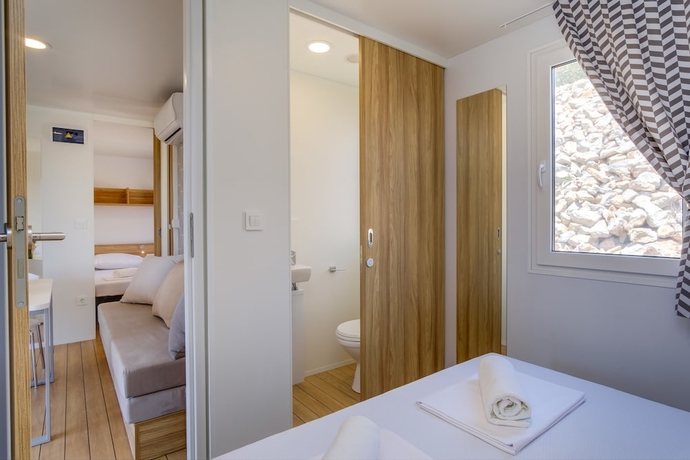 Imagen de la habitación del Hotel Mediteran Bungalows Poljana. Foto 11
