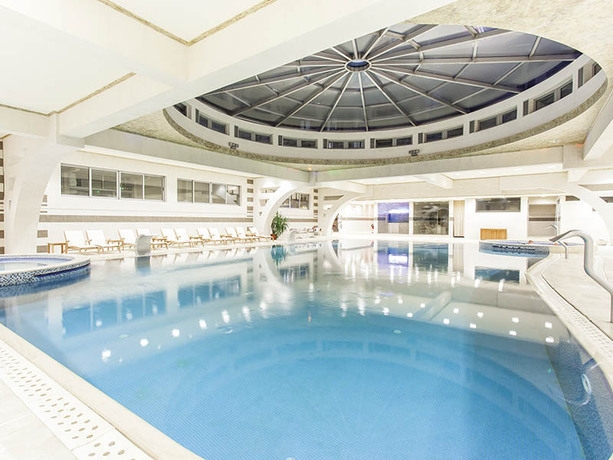 Imagen de la piscina del Hotel Mediteran Conference and Spa Resort. Foto 5