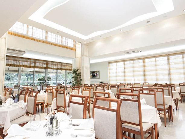 Imagen del bar/restaurante del Hotel Mediteran Conference and Spa Resort. Foto 2