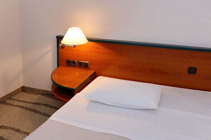 Imagen de la habitación del Hotel Mediteran. Foto 8