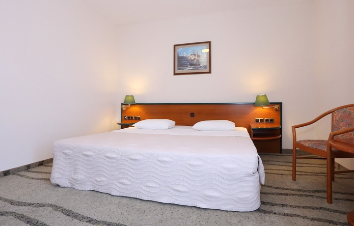 Imagen de la habitación del Hotel Mediteran. Foto 10