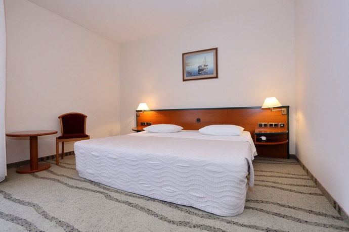 Imagen de la habitación del Hotel Mediteran. Foto 11