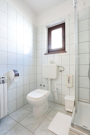 Imagen de la habitación del Hotel Mediteran. Foto 13