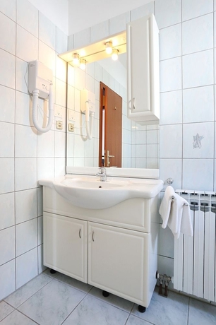 Imagen de la habitación del Hotel Mediteran. Foto 15