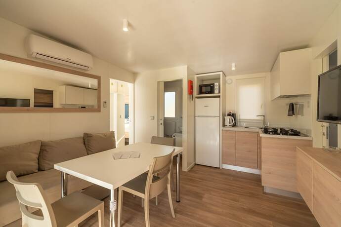 Imagen general del Hotel Mediteran Mobile Homes Camping Park Umag. Foto 5