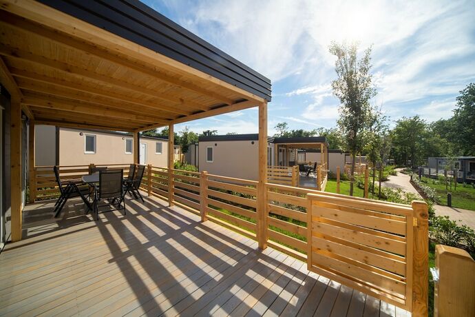 Imagen general del Hotel Mediteran Mobile Homes Camping Park Umag. Foto 7