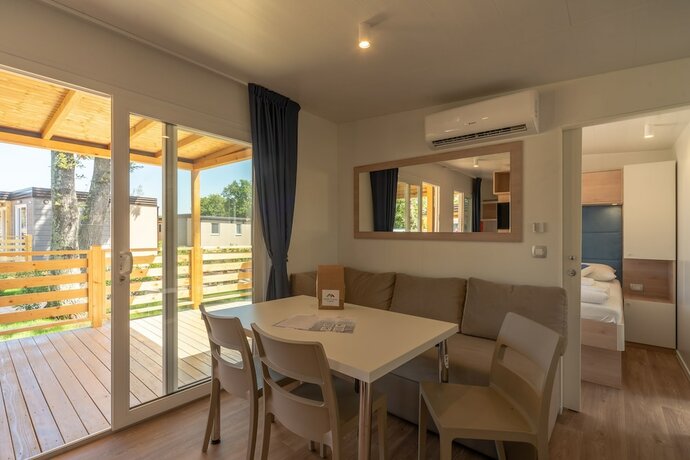 Imagen general del Hotel Mediteran Mobile Homes Camping Park Umag. Foto 15