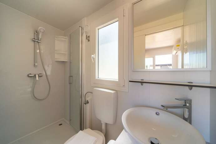 Imagen general del Hotel Mediteran Mobile Homes Camping Park Umag. Foto 16