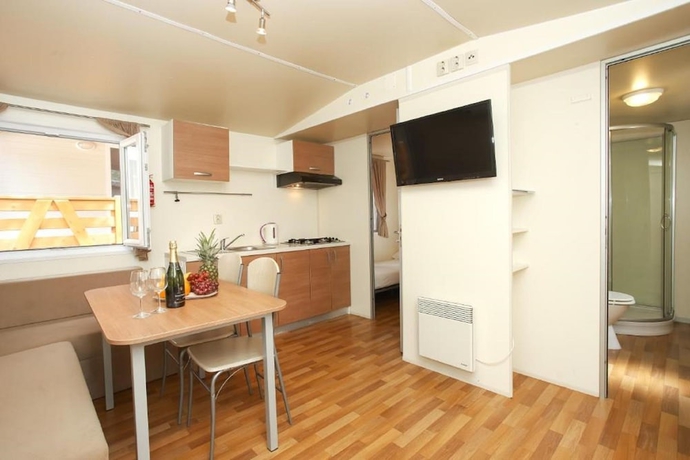 Imagen de la habitación del Hotel Mediteran Travel Mobile Homes Basko Polje. Foto 2
