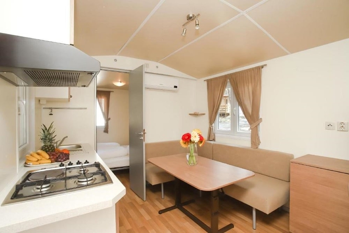 Imagen de la habitación del Hotel Mediteran Travel Mobile Homes Basko Polje. Foto 4