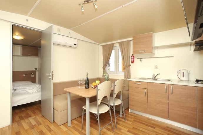 Imagen de la habitación del Hotel Mediteran Travel Mobile Homes Basko Polje. Foto 12
