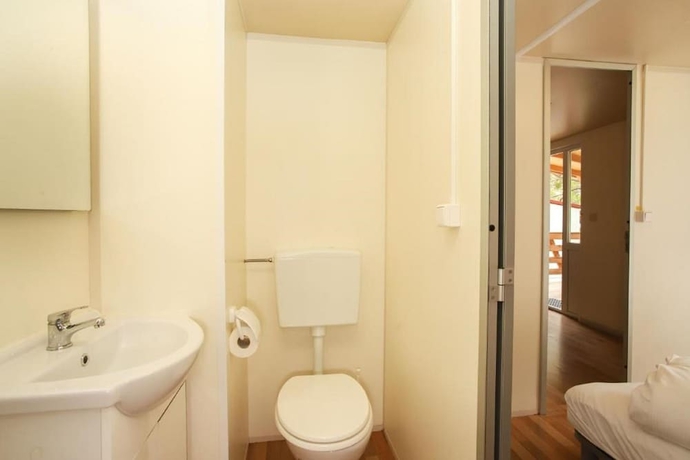 Imagen de la habitación del Hotel Mediteran Travel Mobile Homes Basko Polje. Foto 19