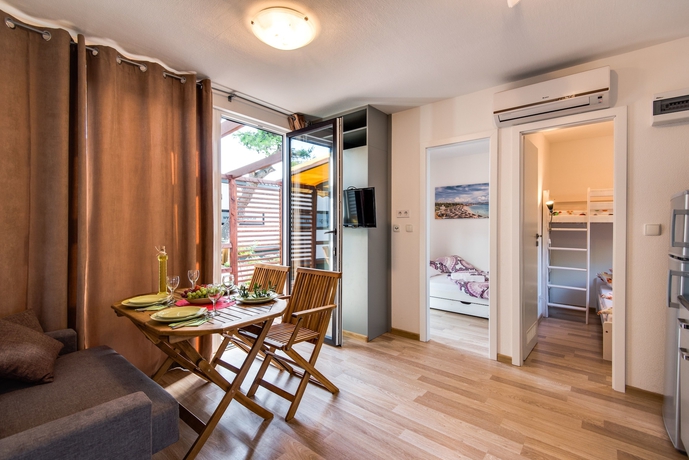 Imagen de la habitación del Hotel Mediteran Travel Mobile Homes Belvedere, Seget Vranjica. Foto 8