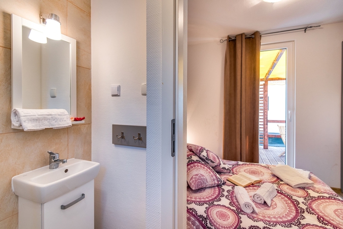 Imagen de la habitación del Hotel Mediteran Travel Mobile Homes Belvedere, Seget Vranjica. Foto 15