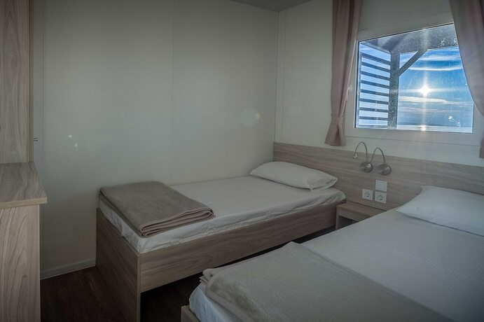 Imagen de la habitación del Hotel Mediteran kamp Mobile Homes in Camping Klenovica. Foto 16