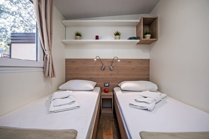 Imagen general del Hotel Mediteran kamp Mobile Homes in Camping Klenovica. Foto 11