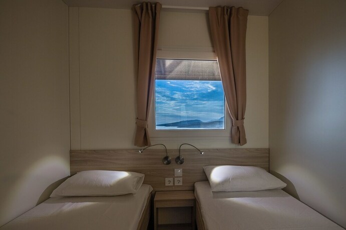 Imagen general del Hotel Mediteran kamp Mobile Homes in Camping Klenovica. Foto 13