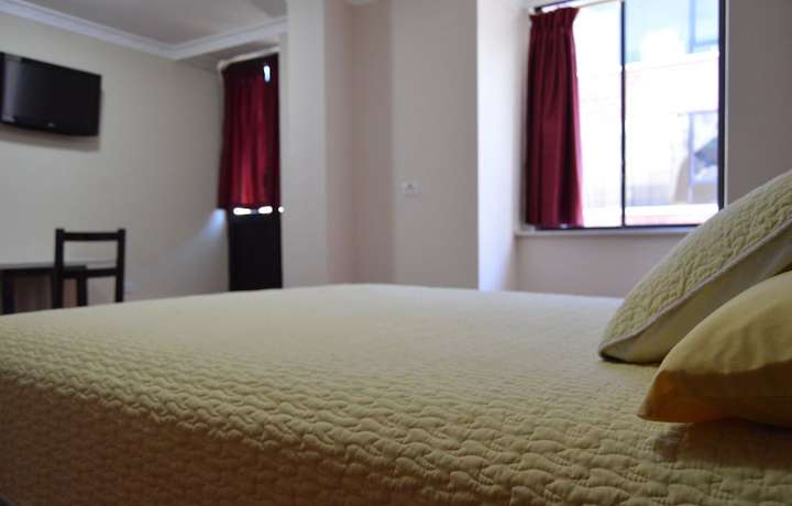 Imagen de la habitación del Hotel Mediterr&aacute;neo Quito. Foto 11