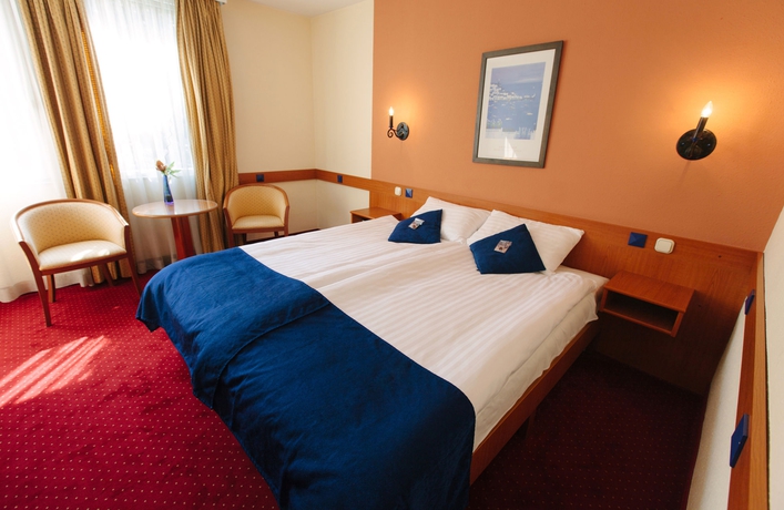 Imagen de la habitación del Hotel Mediterran. Foto 13