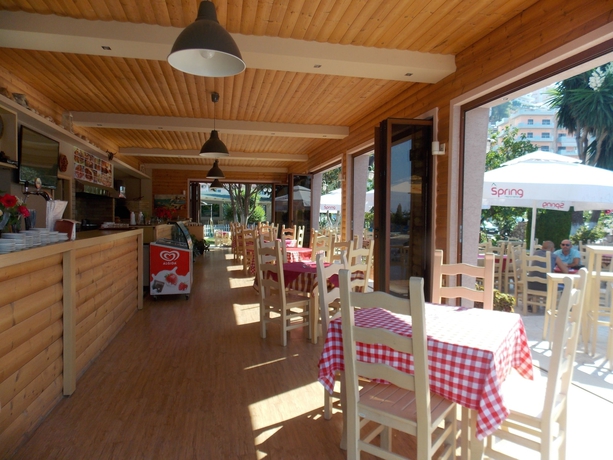 Imagen de los interiores del Hotel Mediterrane. Foto 4