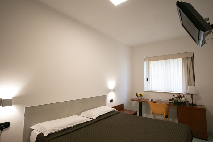 Imagen de la habitación del Hotel Mediterranea and Convention Center. Foto 8