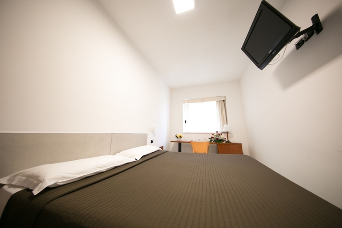 Imagen de la habitación del Hotel Mediterranea and Convention Center. Foto 9