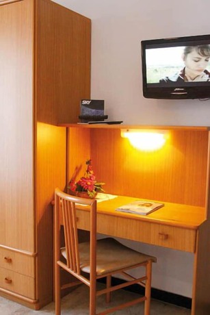 Imagen de la habitación del Hotel Mediterran&eacute;e, Spotorno. Foto 5