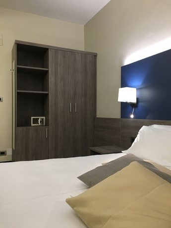 Imagen de la habitación del Hotel Mediterran&eacute;e, Spotorno. Foto 14