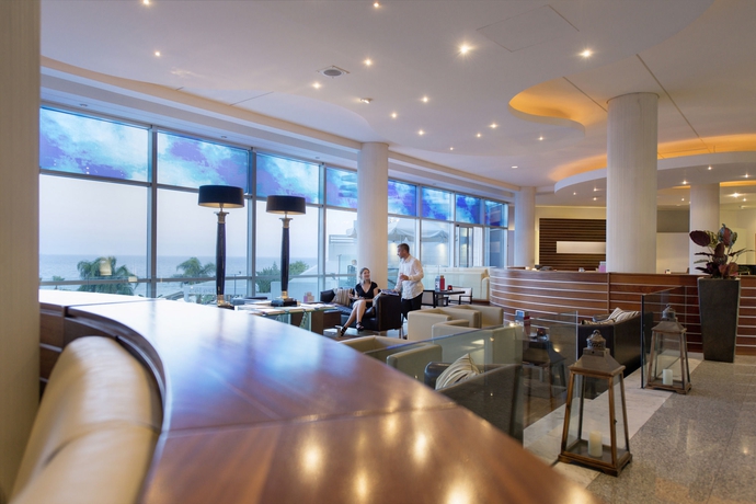 Imagen de los interiores del Hotel Mediterranean Beach. Foto 12