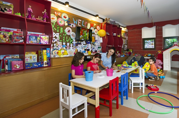 Imagen de los interiores del Hotel Mediterranean Beach. Foto 16