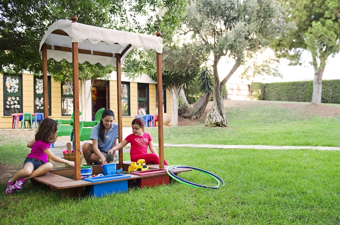 Imagen de los exteriores del Hotel Mediterranean Beach. Foto 7