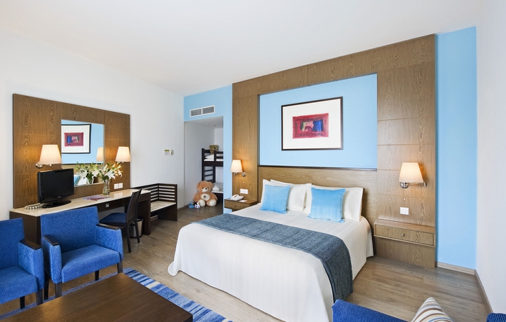 Imagen de la habitación del Hotel Mediterranean Beach. Foto 4