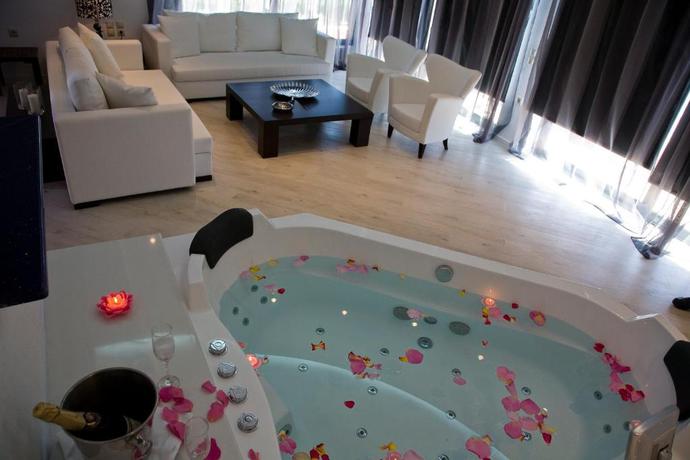 Imagen general del Hotel Mediterranean Beach Resort. Foto 4