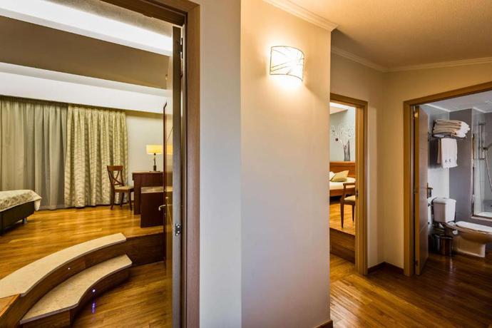 Imagen general del Hotel Mediterranean Beach Resort. Foto 9