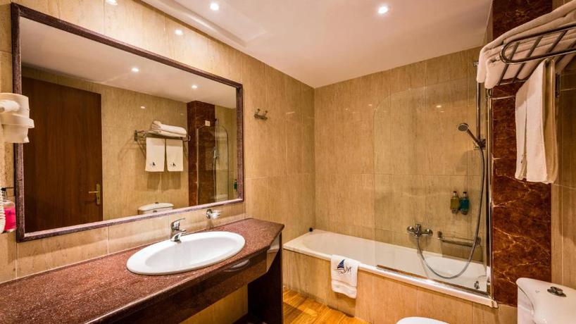 Imagen general del Hotel Mediterranean Beach Resort. Foto 13