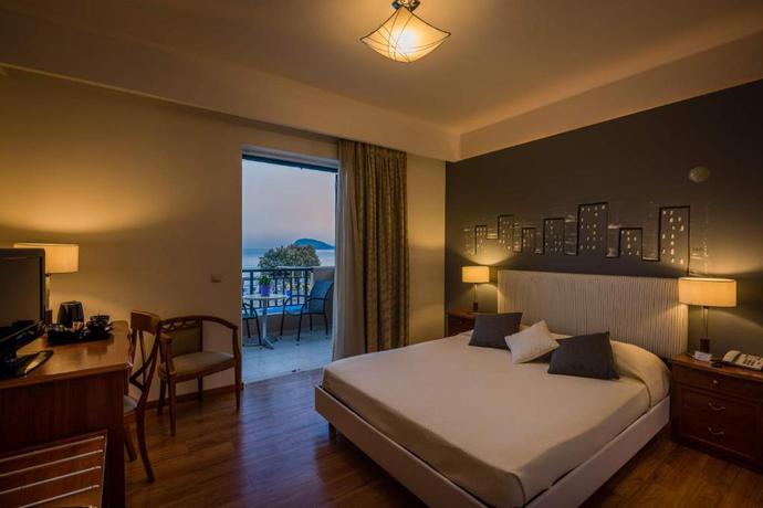 Imagen general del Hotel Mediterranean Beach Resort. Foto 19