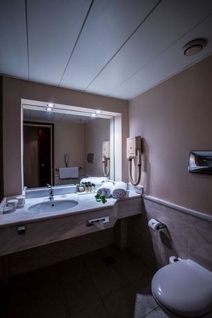 Imagen de la habitación del Hotel Mediterranean. Foto 8