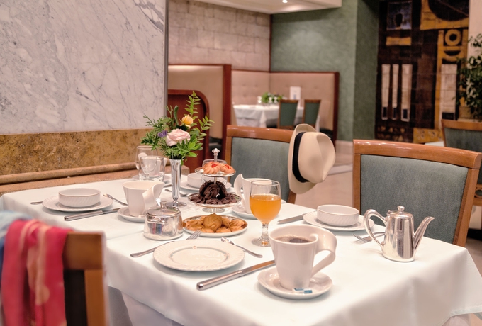 Imagen del bar/restaurante del Hotel Mediterranean. Foto 2