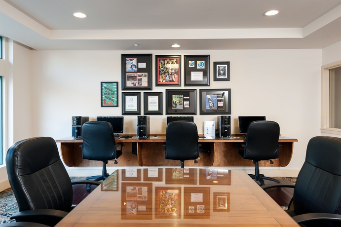 Imagen de los interiores del Hotel Mediterranean Inn. Foto 12