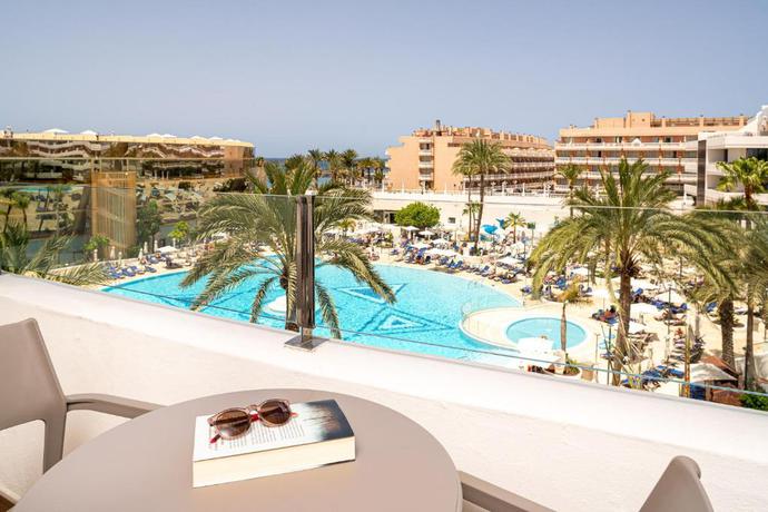 Imagen de la piscina del Hotel Mediterranean Palace, Playa de las Am&eacute;ricas. Foto 29