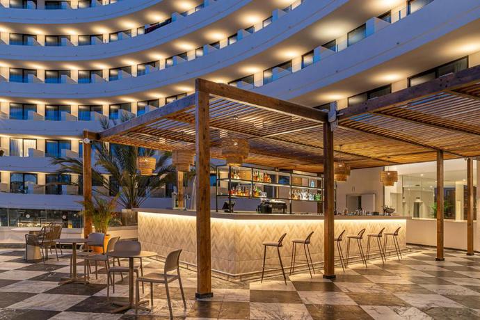 Imagen de los exteriores del Hotel Mediterranean Palace, Playa de las Am&eacute;ricas. Foto 16