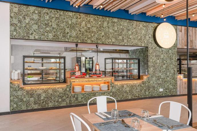 Imagen del bar/restaurante del Hotel Mediterranean Palace, Playa de las Am&eacute;ricas. Foto 4