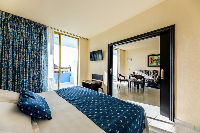 Imagen de la habitación del Hotel Mediterranean Palace, Playa de las Americas. Foto 5