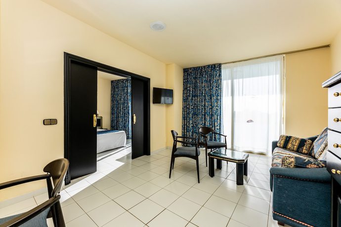 Imagen de la habitación del Hotel Mediterranean Palace, Playa de las Americas. Foto 11