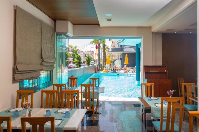 Imagen del bar/restaurante del Hotel Mediterranean Resort. Foto 2