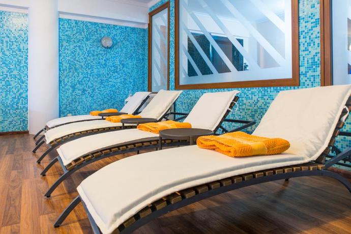 Imagen de la piscina del Hotel Mediterranean Resort. Foto 18