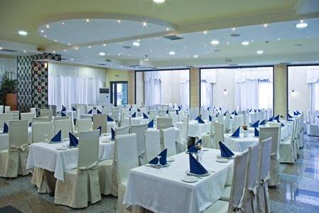 Imagen del bar/restaurante del Hotel Mediterranean Resort, Paralia. Foto 5