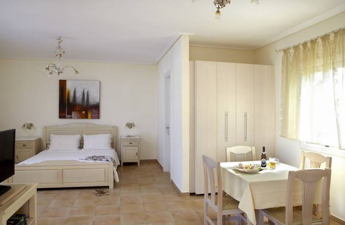 Imagen de la habitación del Hotel Mediterranean, Stelida. Foto 4