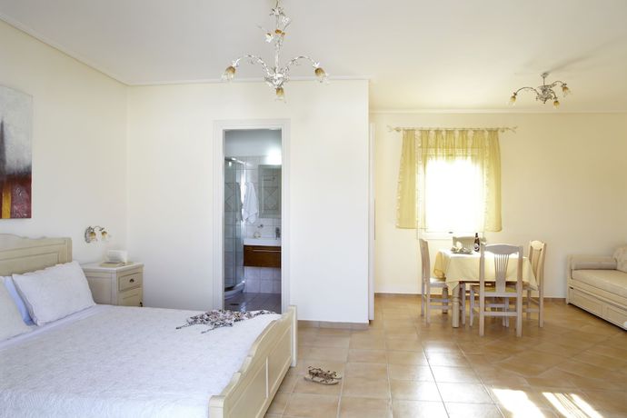Imagen de la habitación del Hotel Mediterranean, Stelida. Foto 5