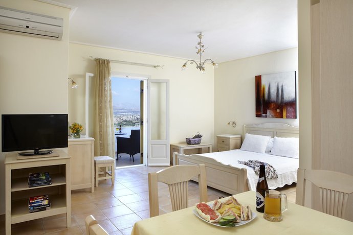 Imagen de la habitación del Hotel Mediterranean, Stelida. Foto 16